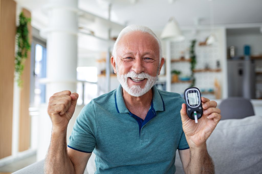 Man holding blood sugar meter  