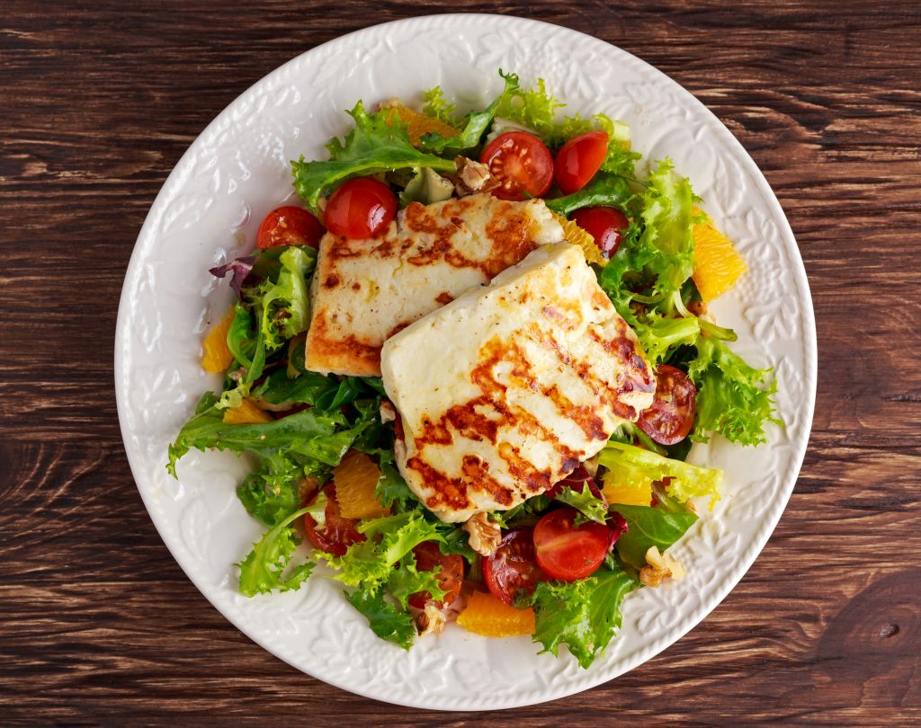 Halloumi salad 