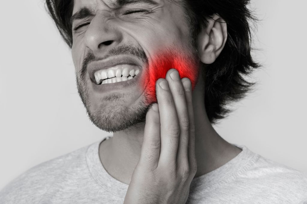 Man with toothaches 