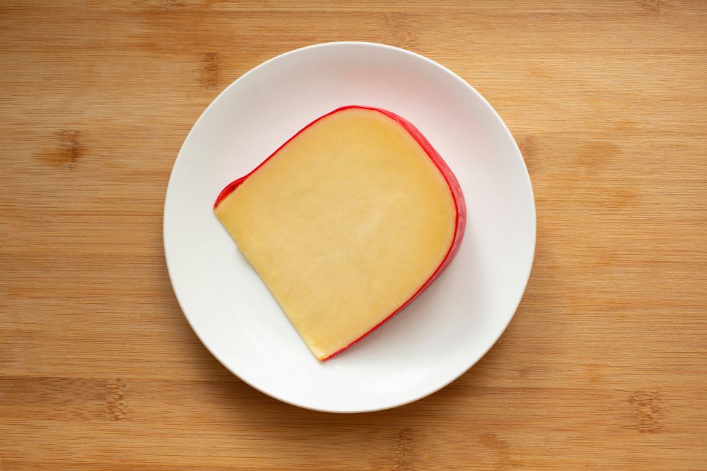 Large Gouda cheese slice