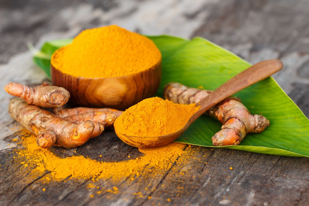 fresh turmeric and powder