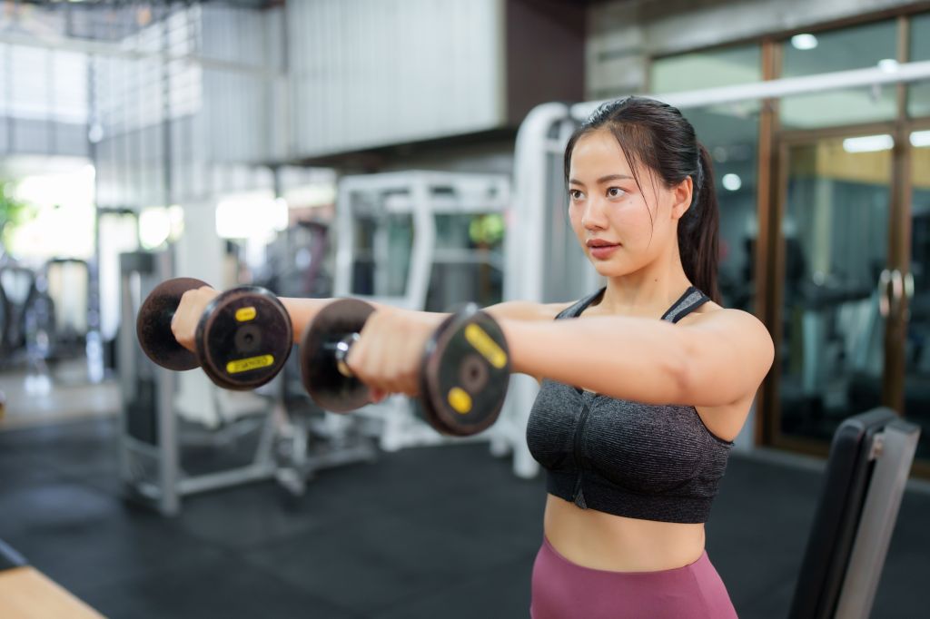 Woman weightlifting 