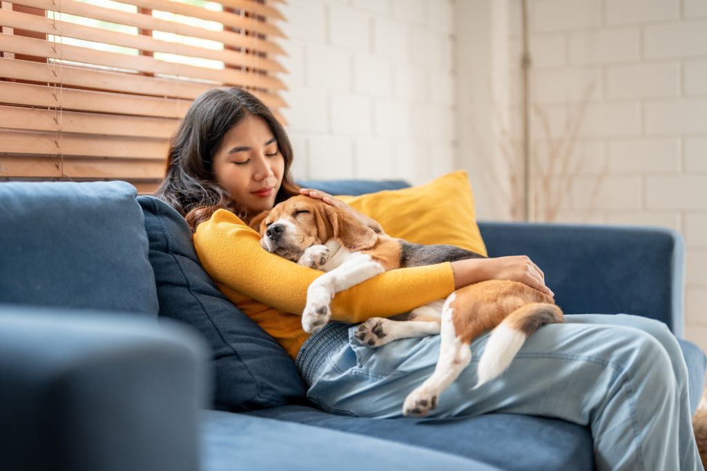 Women cuddling with her dog Example of How to Increase Oxytocin