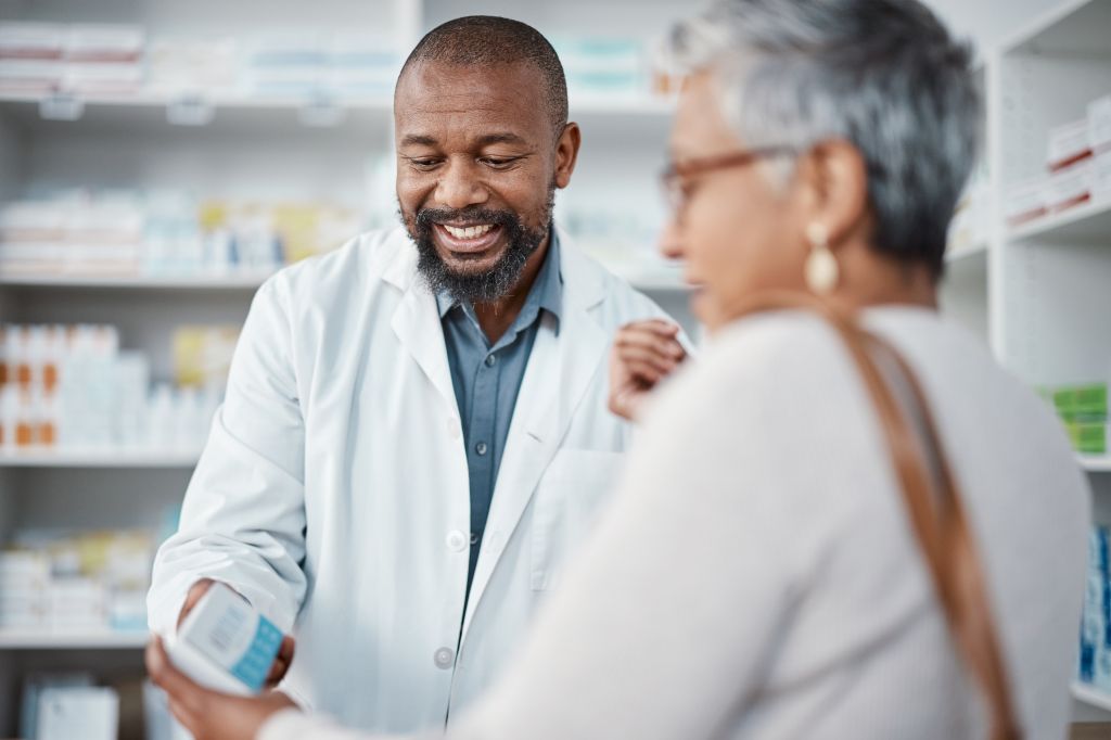 Alt tag: Pharmacist and customer