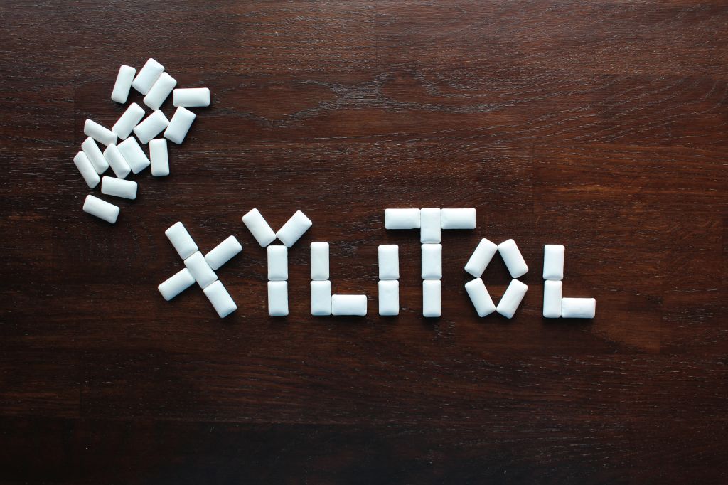 Xylitol spelled in chewing gum