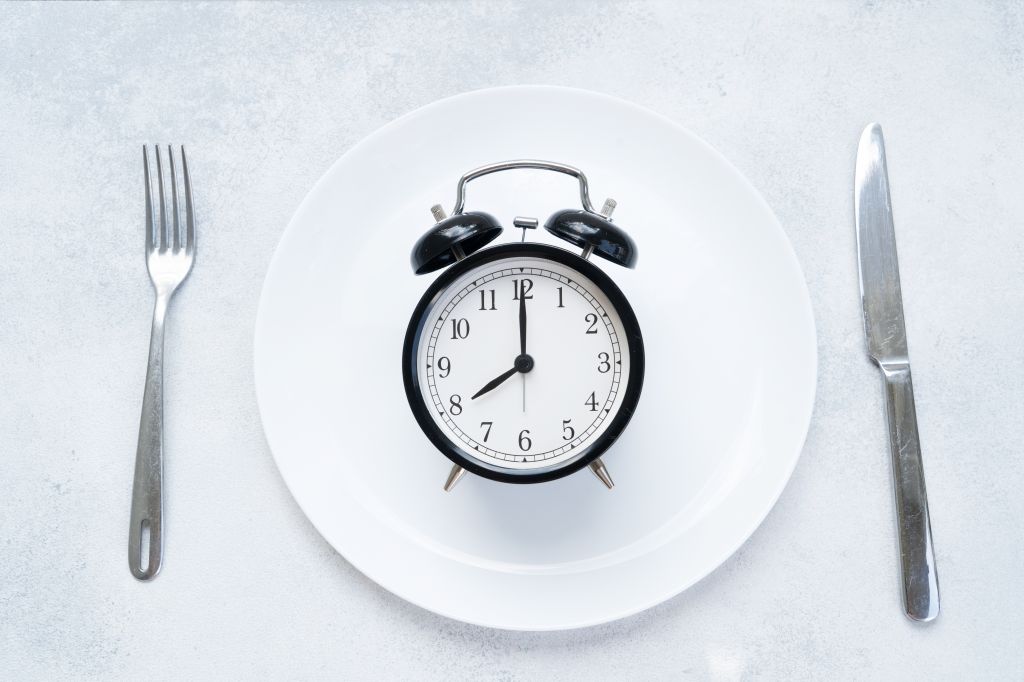 Clock on an empty plate  
