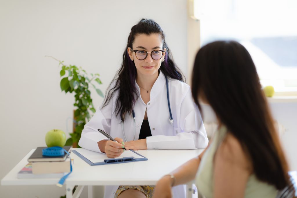 Woman speaking with a certified nutritionist